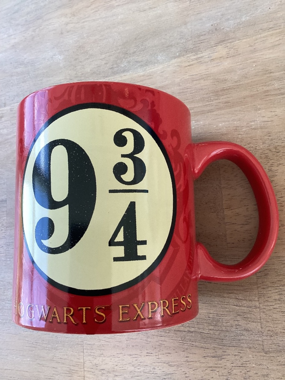 Harry Potter Hogswarts Express Train Platform 9 3/4 20 oz coffee mug red yellow